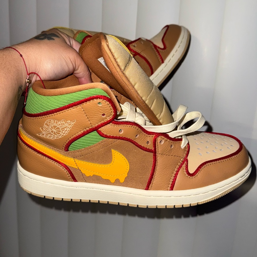 DEADSTOCK Air Jordan 1 Mid SE "Cheeseburger"  8.5M
